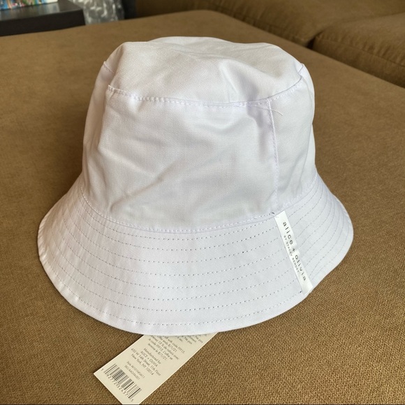 NWT Alice + Olivia daisy reversible bucket hat - Picture 7 of 10